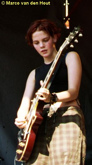 Annefront.jpg (85282 bytes)